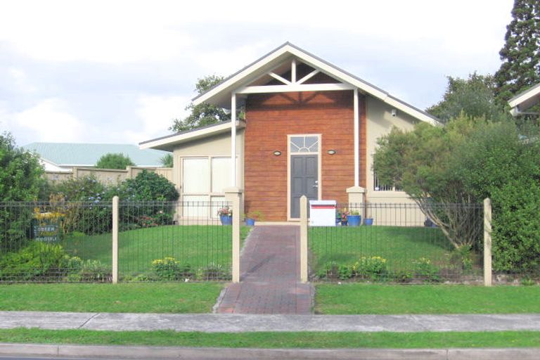 Photo of property in 5 Woodbank Drive, Glen Eden, Auckland, 0602