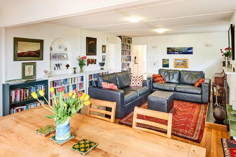 Photo of property in 53 Pukatea Street, Eastbourne, Lower Hutt, 5013