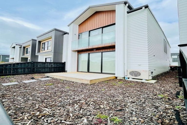 Photo of property in 28 Parahau Road, Papakura, 2110