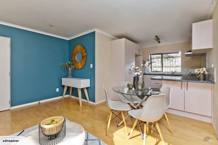 Photo of property in 22 Lynden Avenue, Hillcrest, Auckland, 0627