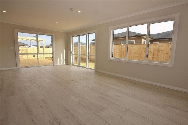 Photo of property in 4 Paso Fino Crescent, Karaka, Papakura, 2113