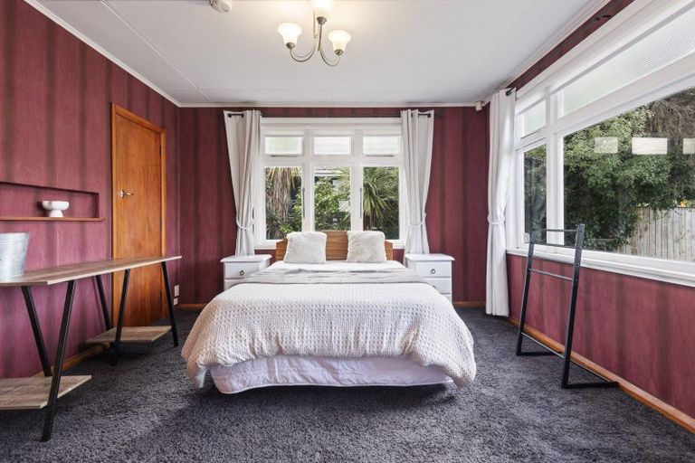 Photo of property in 5 Featherston Street, Takaro, Palmerston North, 4412