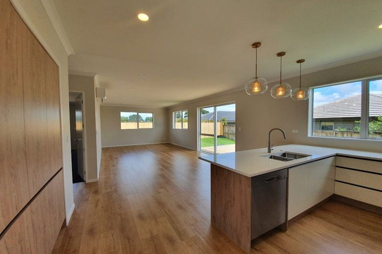 Photo of property in 14 Francesco Drive, Karaka, Papakura, 2113