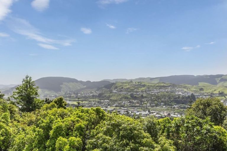 Photo of property in 19 Westhaven Drive, Tawa, Wellington, 5028