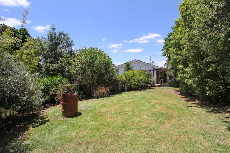 Photo of property in 22 Zingaro Place, Massey, Auckland, 0614