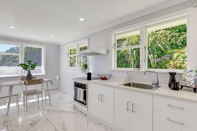 Photo of property in 38 Cardiff Crescent, Cannons Creek, Porirua, 5024