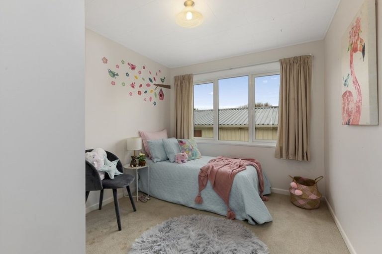 Photo of property in 207 Miromiro Road, Normandale, Lower Hutt, 5010