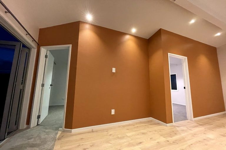 Photo of property in 8 September Place, Forrest Hill, Auckland, 0620