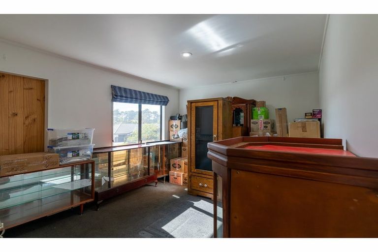 Photo of property in 48 Zefiro Drive, Massey, Auckland, 0614