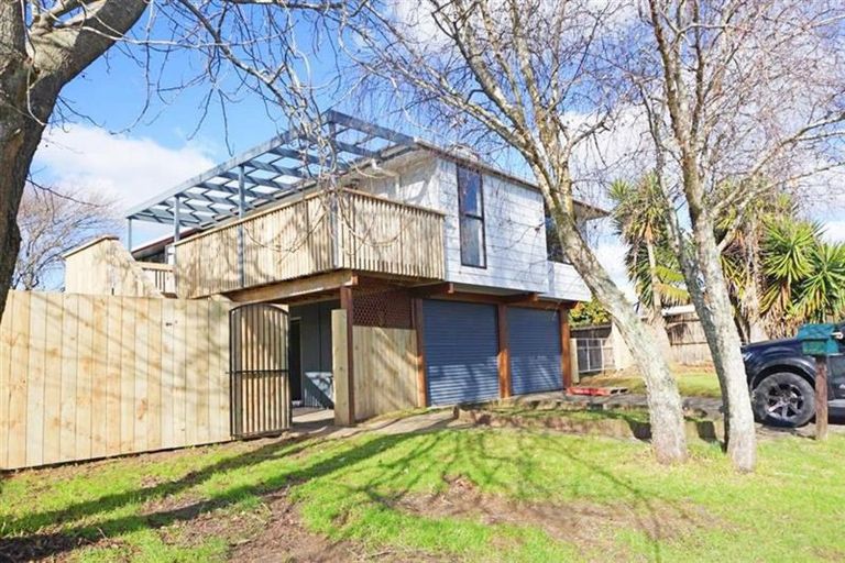 Photo of property in 3 Justamere Place, Weymouth, Auckland, 2103