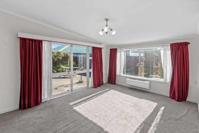 Photo of property in 10 Buchanans Road, Sockburn, Christchurch, 8042