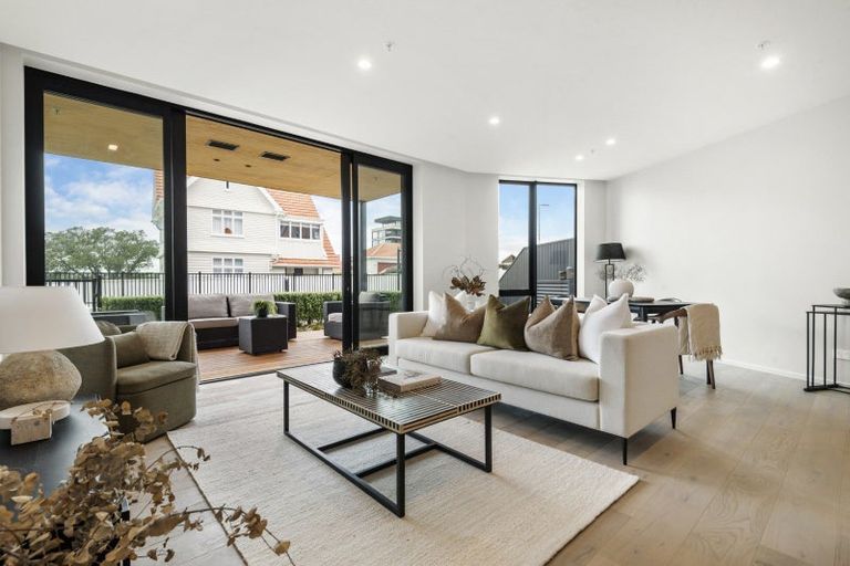 Photo of property in 3/12g Marlborough Crescent, Hobsonville, Auckland, 0616