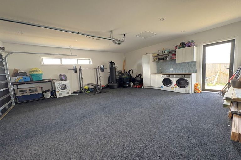 Photo of property in 37 Boeing Way, Newlands, Wellington, 6037