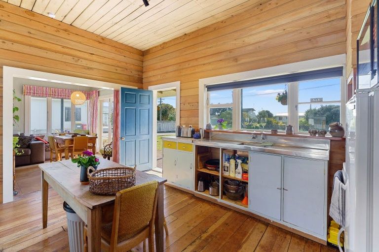 Photo of property in 34 Manga-pirau Street, Waikawa Beach, Manakau, 5573