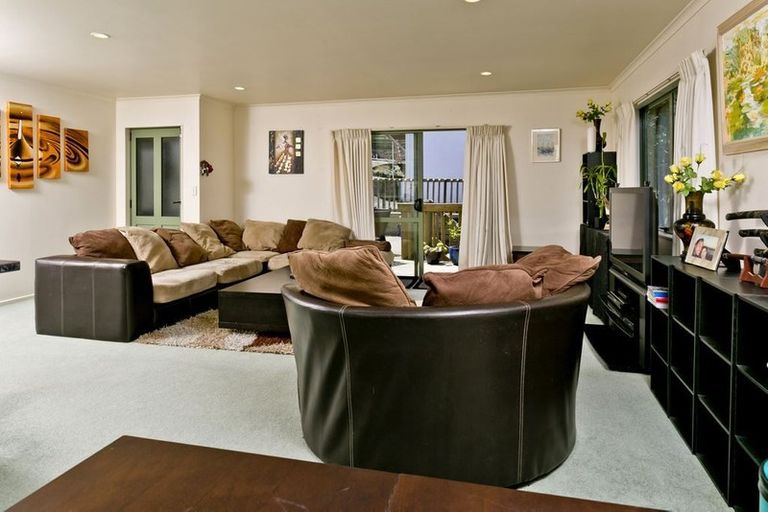 Photo of property in 1/65 Girrahween Drive, Totara Vale, Auckland, 0629