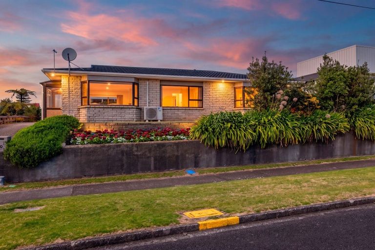 Photo of property in 1/17 Roy Terrace, Moturoa, New Plymouth, 4310