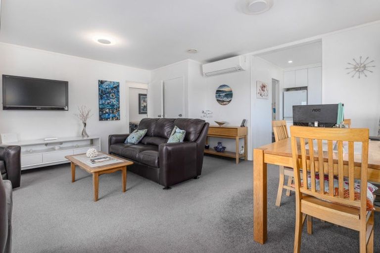 Photo of property in 1/39 Kinloch Place, Papakowhai, Porirua, 5024