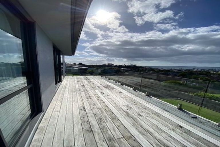 Photo of property in 80 Waldorf Crescent, Orewa, 0931