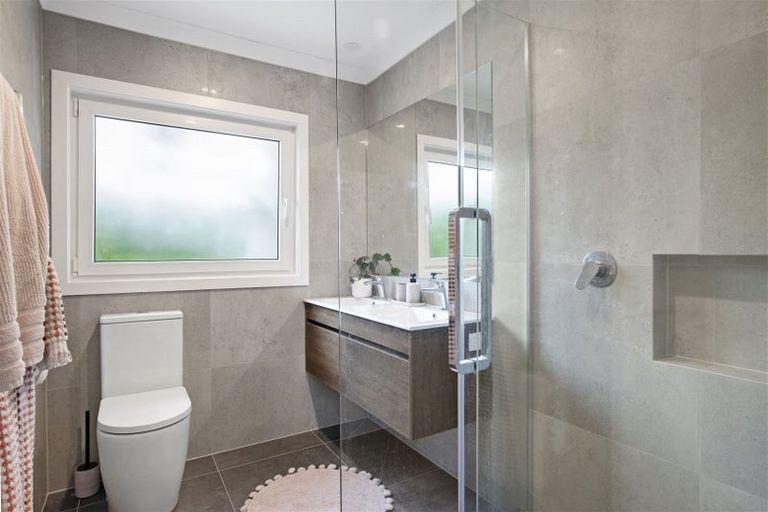 Photo of property in 10 Litchfield Place, Clarks Beach, 2122