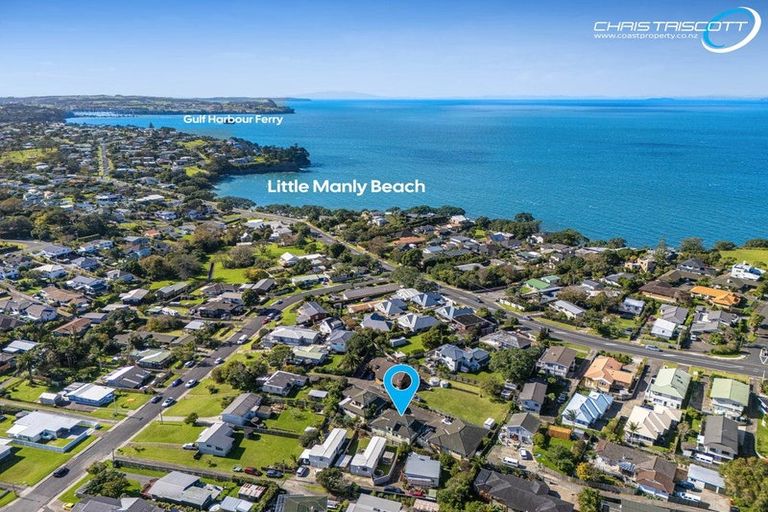 Photo of property in 2/12 Sundown Avenue, Manly, Whangaparaoa, 0930