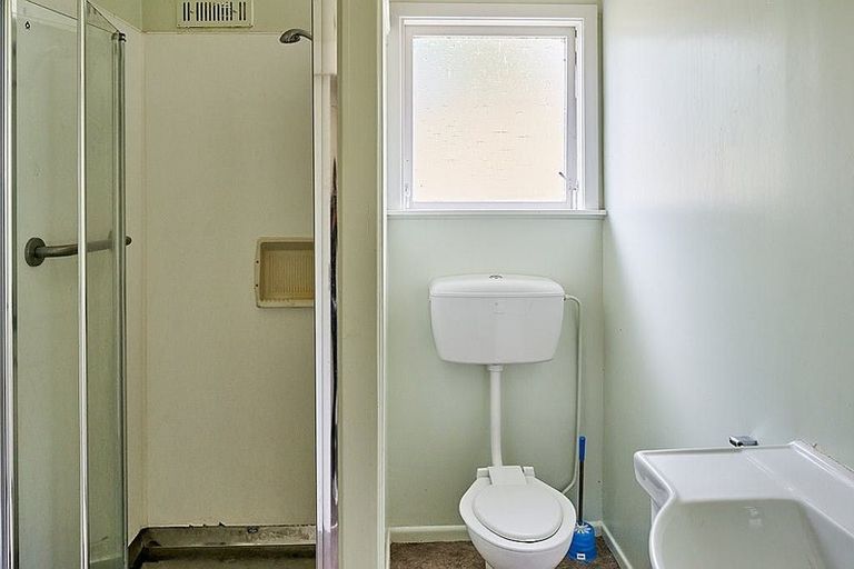 Photo of property in 4 Thomson Grove, Stokes Valley, Lower Hutt, 5019