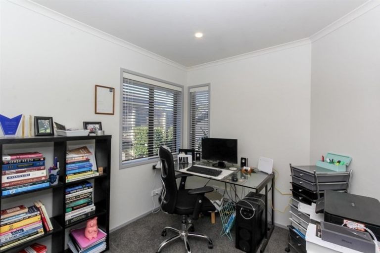 Photo of property in 24 Redwood Crescent, Hurdon, New Plymouth, 4310