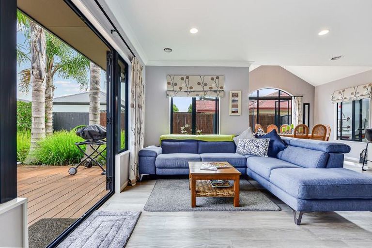 Photo of property in 4 Harrogate Place, Grandview Heights, Hamilton, 3200