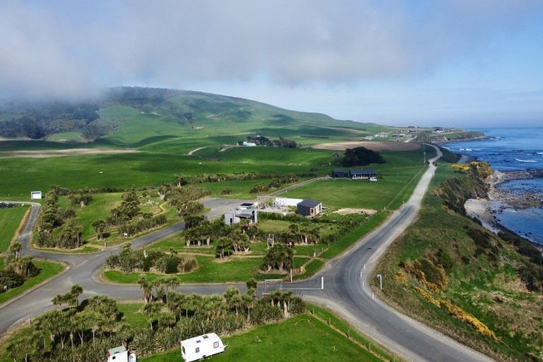 Photo of property in 7 Tamatea Street, Pahia, Riverton, 9881