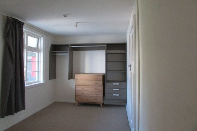 Photo of property in 2 Hawkhurst Road, Lyttelton, 8082