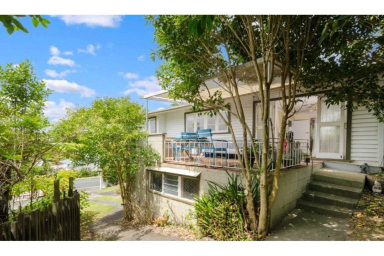 Photo of property in 50 Hebron Road, Waiake, Auckland, 0630