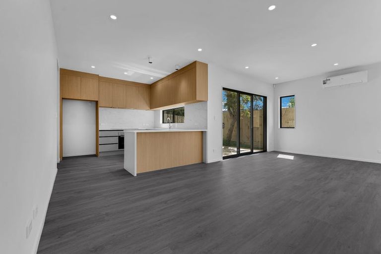 Photo of property in 3b Raupapa Street, Northcote, Auckland, 0627