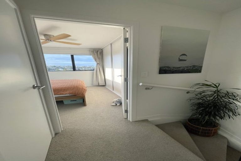 Photo of property in 5/35 Garadice Road, Rothesay Bay, Auckland, 0630