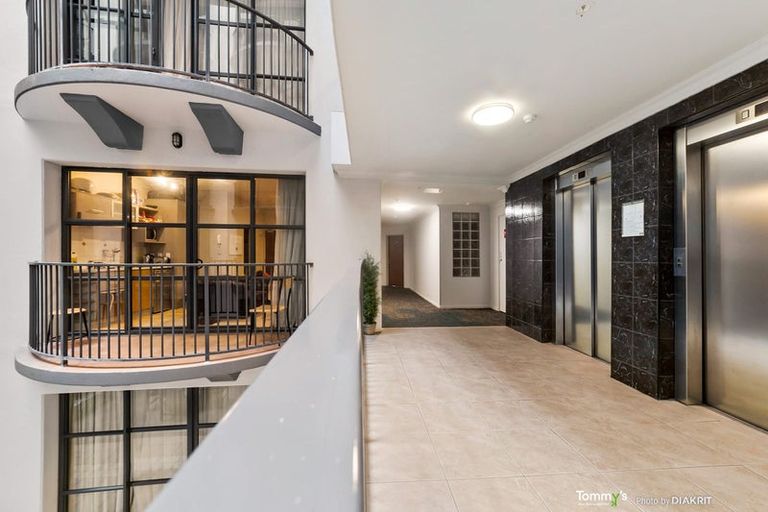 Photo of property in Atrium Apartments, 2i/154 The Terrace, Wellington Central, Wellington, 6011
