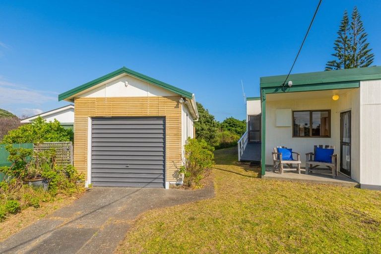 Photo of property in 27 Koromiko Street, Otaki Beach, Otaki, 5512