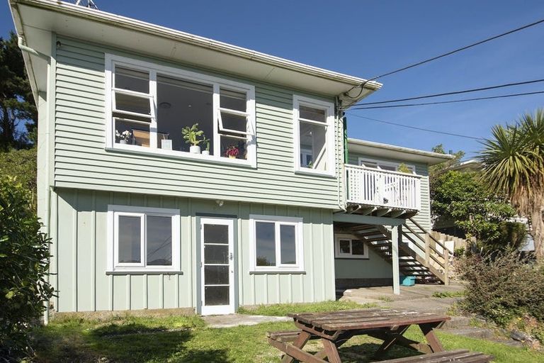 Photo of property in 17 Bedford Street, Northland, Wellington, 6012
