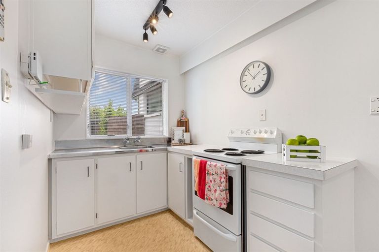 Photo of property in 9/31 Mana Avenue, Titahi Bay, Porirua, 5022