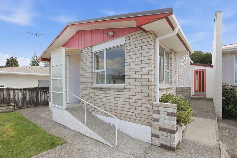 Photo of property in 14 Huatoki Street, Vogeltown, New Plymouth, 4310