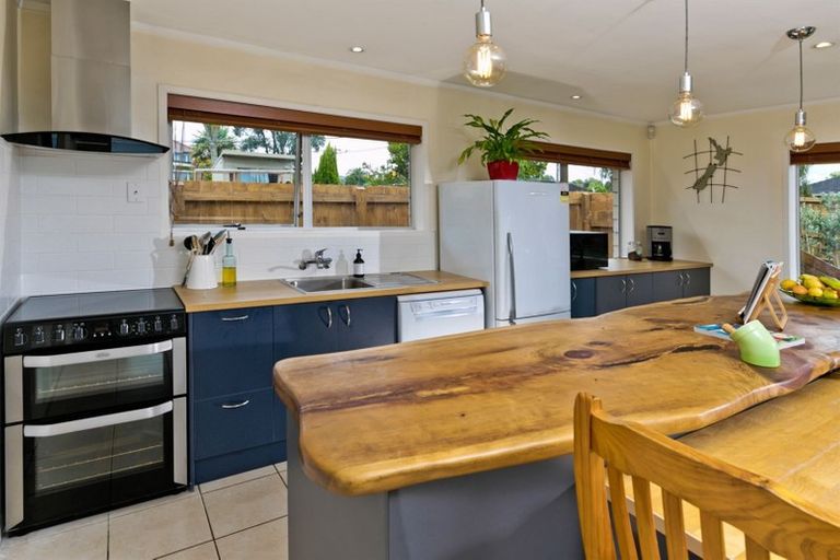 Photo of property in 1/24 Woodglen Road, Glen Eden, Auckland, 0602