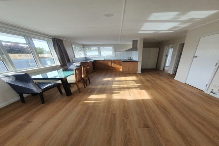 Photo of property in 12 Lambeth Crescent, Northcote, Christchurch, 8052