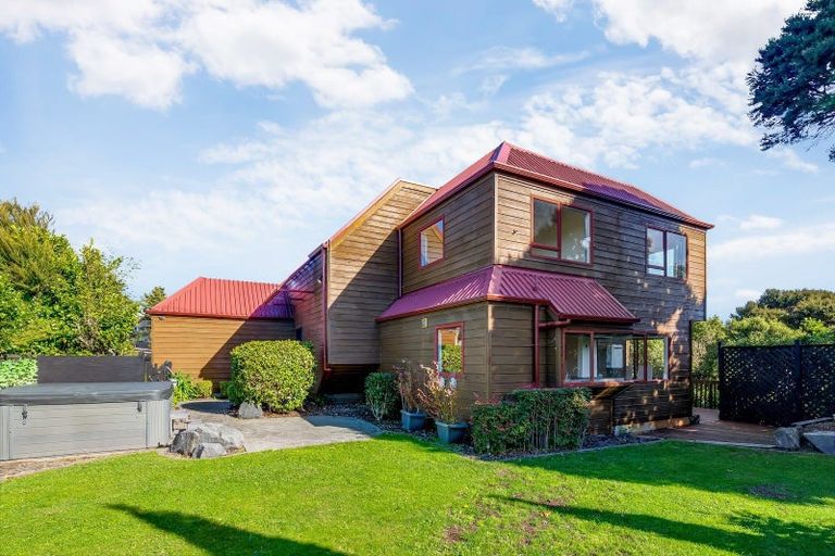 Photo of property in 16 James Cook Drive, Whitby, Porirua, 5024