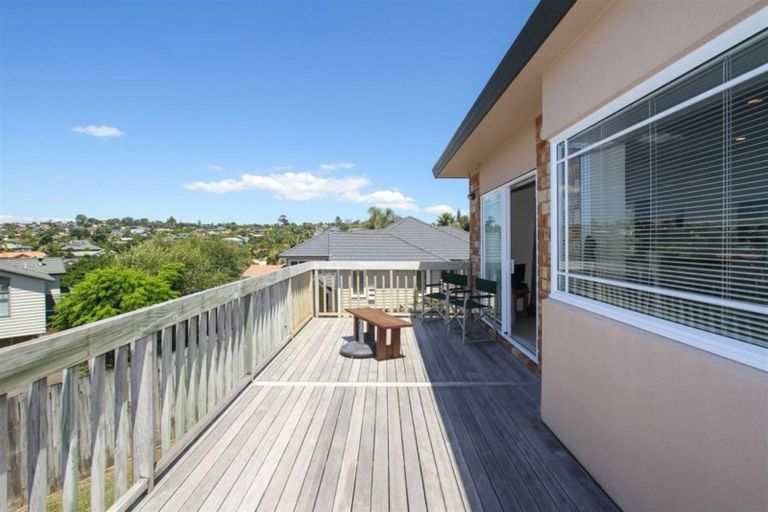 Photo of property in 22 Bluebird Crescent, Unsworth Heights, Auckland, 0632