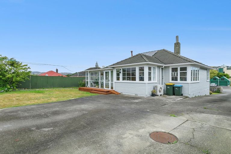 Photo of property in 37 Main Road, Titahi Bay, Porirua, 5022