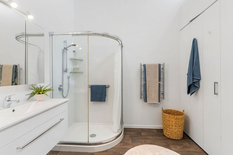 Photo of property in 3/6 North Avenue, Narrow Neck, Auckland, 0624