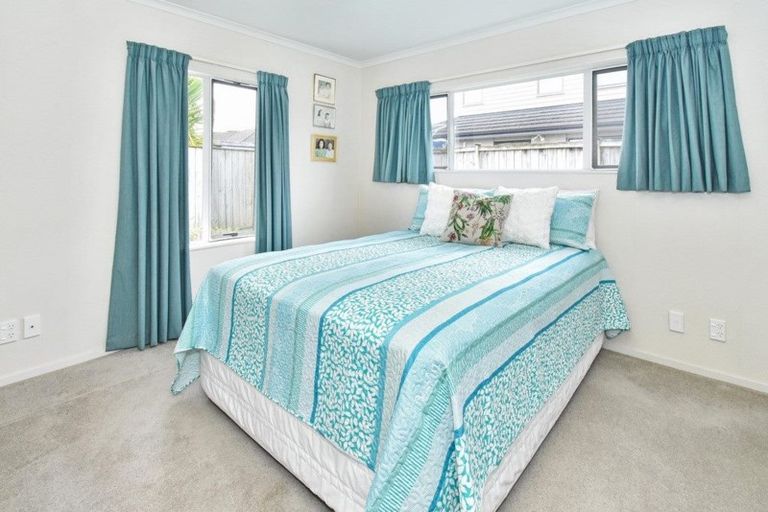 Photo of property in 21 Stranraer Crescent, Wattle Downs, Auckland, 2103