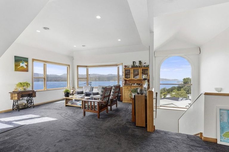 Photo of property in 156 Nevay Road, Karaka Bays, Wellington, 6022