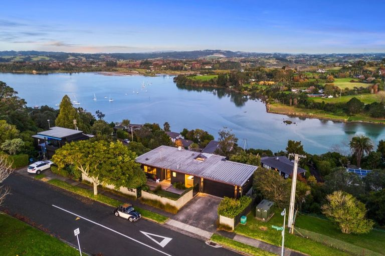 Photo of property in 175 Sandspit Road, Shelly Park, Auckland, 2014