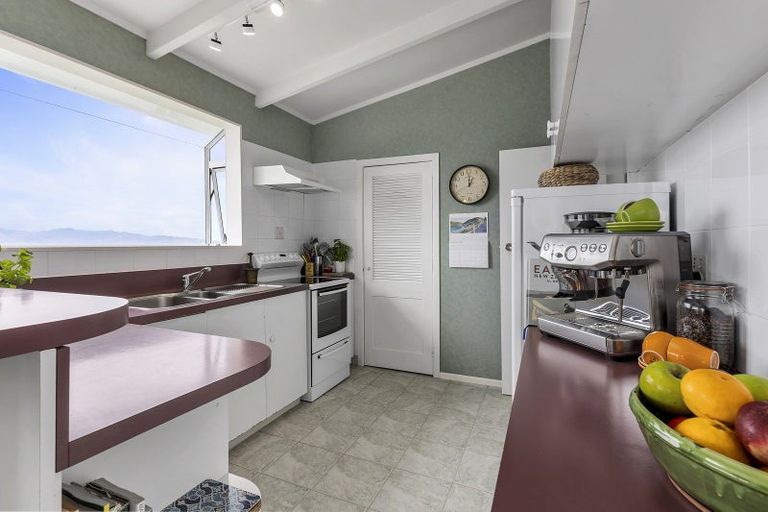 Photo of property in 18 Maple Grove, Kingston, Wellington, 6021