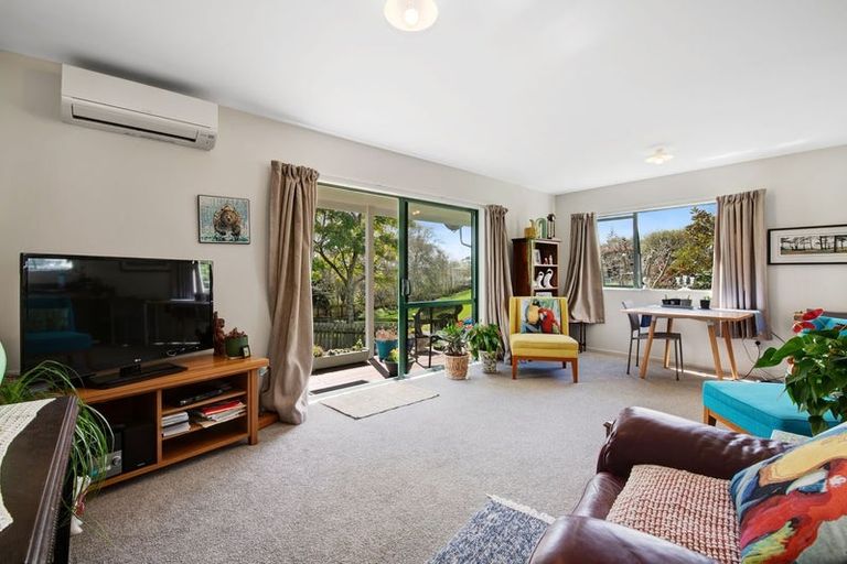 Photo of property in 68 Matija Place, Red Beach, 0932