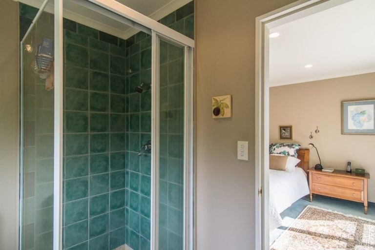 Photo of property in 17 Lorna Irene Drive, Raumati South, Paraparaumu, 5032