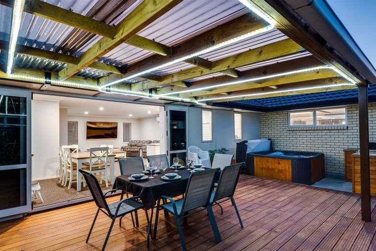 Photo of property in 76 Eriksen Road, Te Awa, Napier, 4110